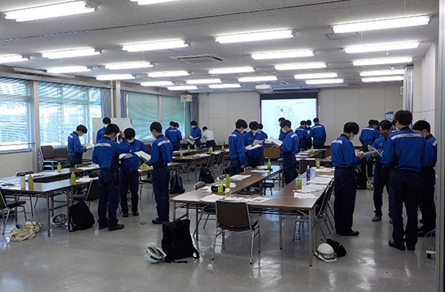 Group-discussions-during-hazard-prediction-training--Yokkaichi-Complex-.jpg